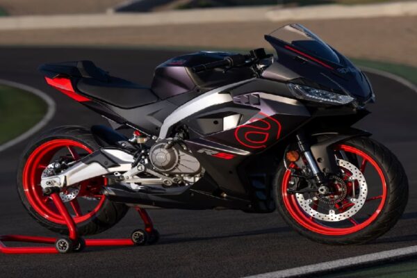 Aprilia RS 457 Price in India rs 4.1 lakh launched with 457cc twin engine 48hp power more details here