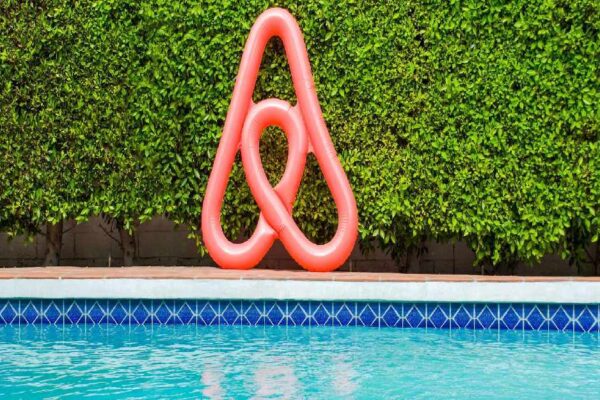 Airbnb stops service in Russia and Belarus, will give free houses to one lakh refugees