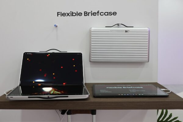 MWC 2025 Samsung Showcase New Foldable Laptop Concept Transforms Into a Flexible Briefcase Know Specifications